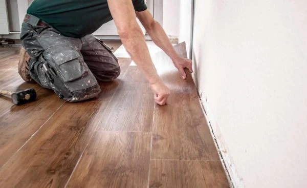 Faire poser un sol souple décoratif et résistant par MUST PEINTURES
